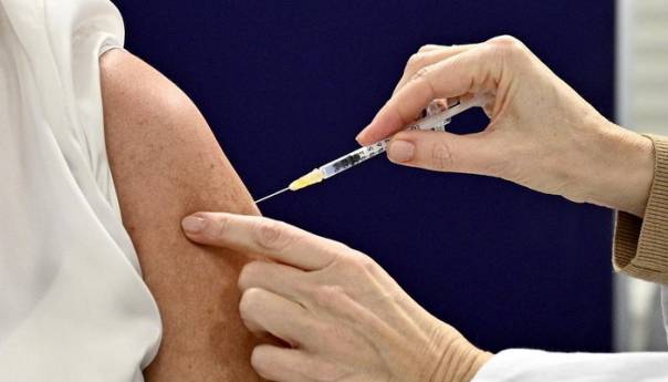 Počela vakcinacija u Austriji i Italiji