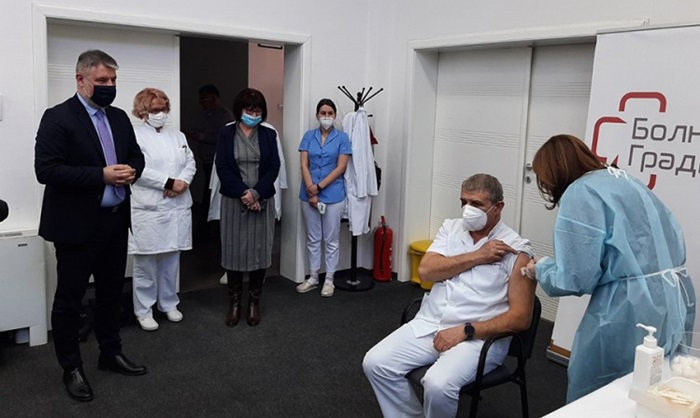 Počela vakcinacija zdravstvenih radnika u bolnici u Gradišci