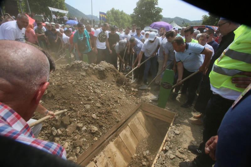 Počele reekshumacije u Srebrenici, otvaraju se mezari 92 žrtve