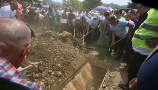 Počele reekshumacije u Srebrenici, otvaraju se mezari 92 žrtve