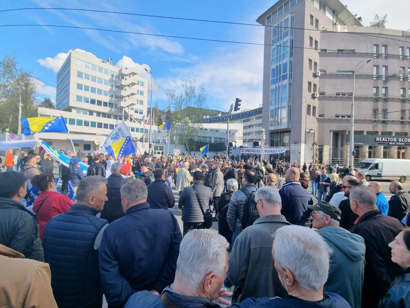 Počeli protesti građana pred zgradom OHR-a