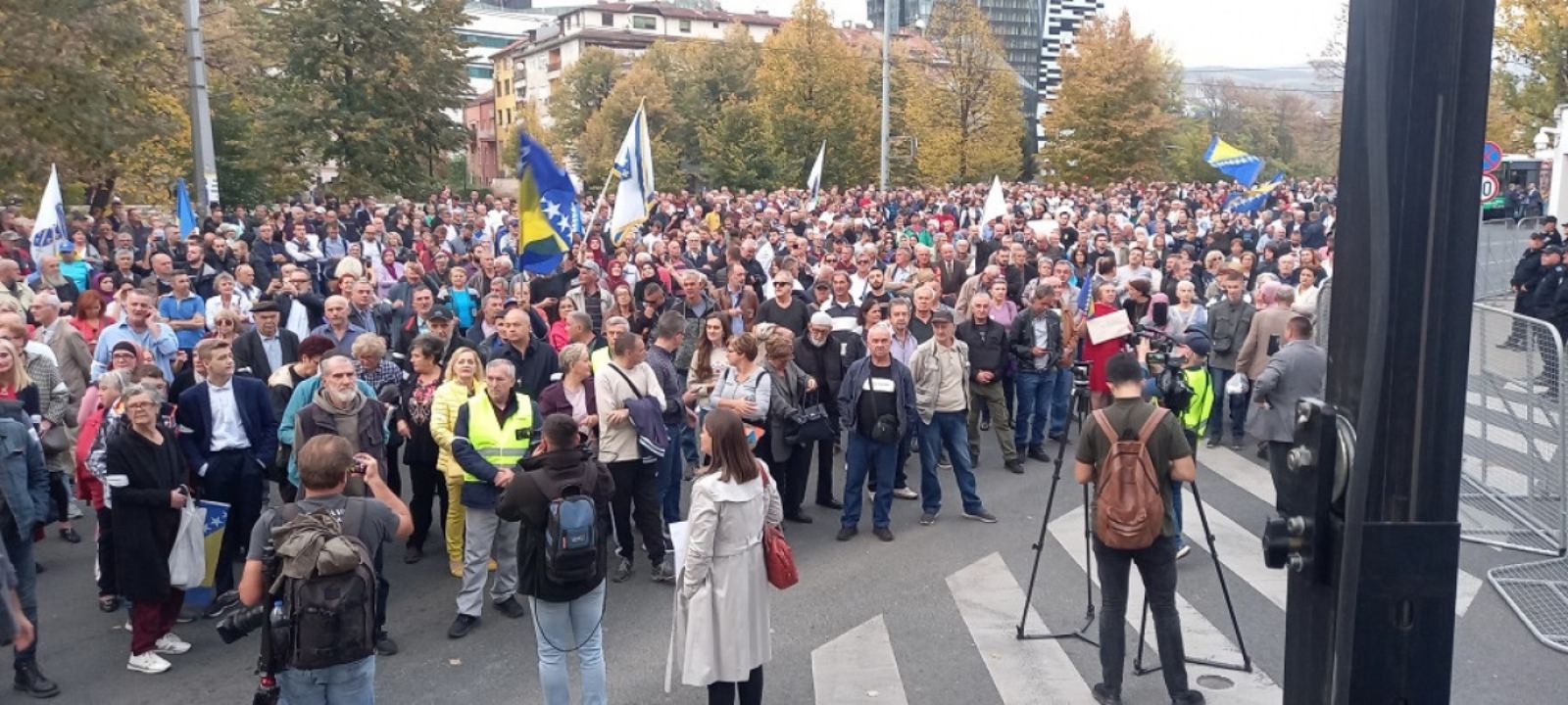 Počeli protesti ispred zgrade OHR-a