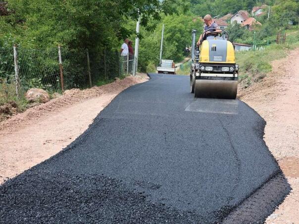 Počeli radovi na sanaciji i modernizaciji putnog pravca prema naselju Kalac u Goraždu