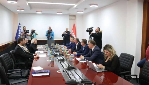Počeli razgovori stranaka 'osmorke' i HDZ-a