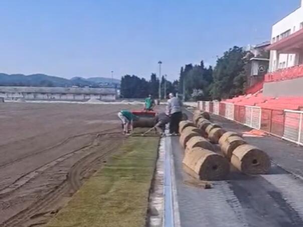 Počelo postavljanje hibridne trave na stadionu Luke u Doboju