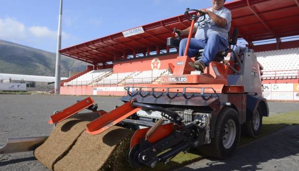 Počelo postavljanje travnjaka na stadionu Veleža