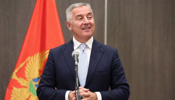 Počelo prikupljanje potpisa za razrješenje Đukanovića