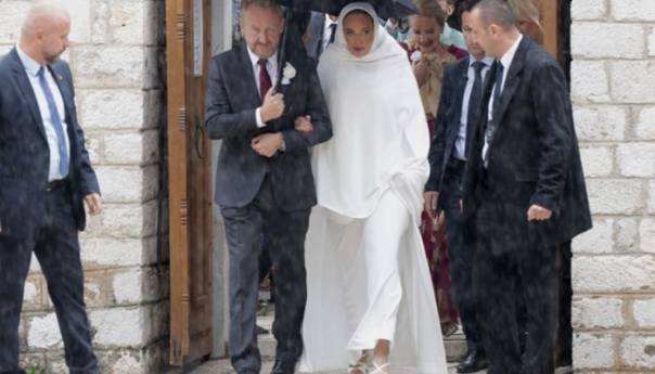 Završeno šerijatsko vjenčanje Jasmine Izetbegović i Ćamila Humačkića, gosti stigli u hotel