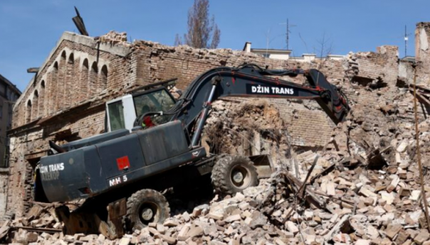 Počelo uklanjanje ruševnog objekta na Marijin dvoru