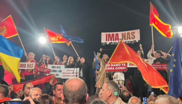Počeo drugi protest "Ima nas": Više hiljada građana ispred Skupštine Crne Gore