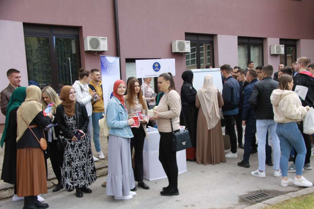 Počeo drugi upisni rok na zeničkom univerzitetu, još 461 mjesto za brucoše