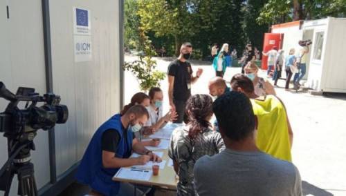 Počeo proces vakcinacije u migrantskom kampu 'Lipa'
