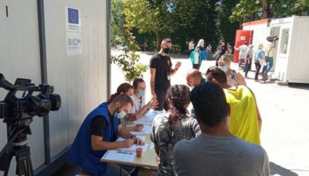 Počeo proces vakcinacije u migrantskom kampu 'Lipa'