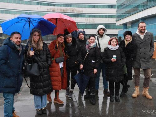 Protest ispred zgrade Parlamenta: "Ne gasite BHRT"!