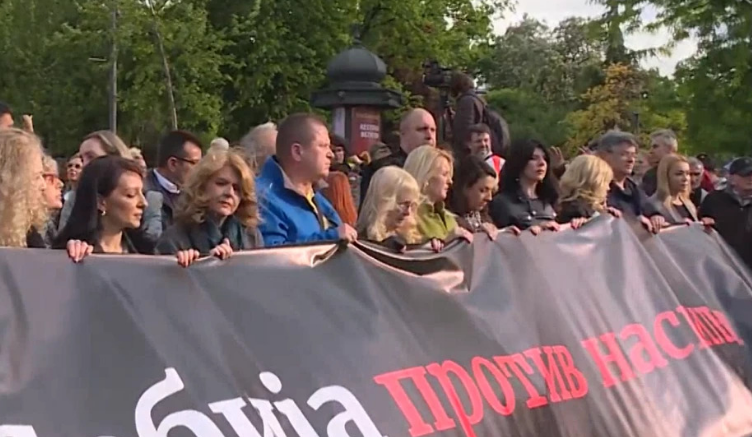 Počeo protest opozicije povodom masovnih ubistava u Srbiji