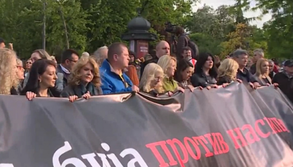 Počeo protest opozicije povodom masovnih ubistava u Srbiji