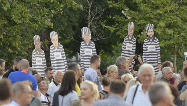 Protest u Beogradu, minuta šutnje za ubijene u Gradačcu