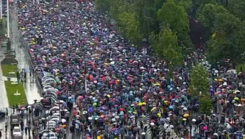 Počeo protest u Beogradu: Pravi se obruč oko RTS-a