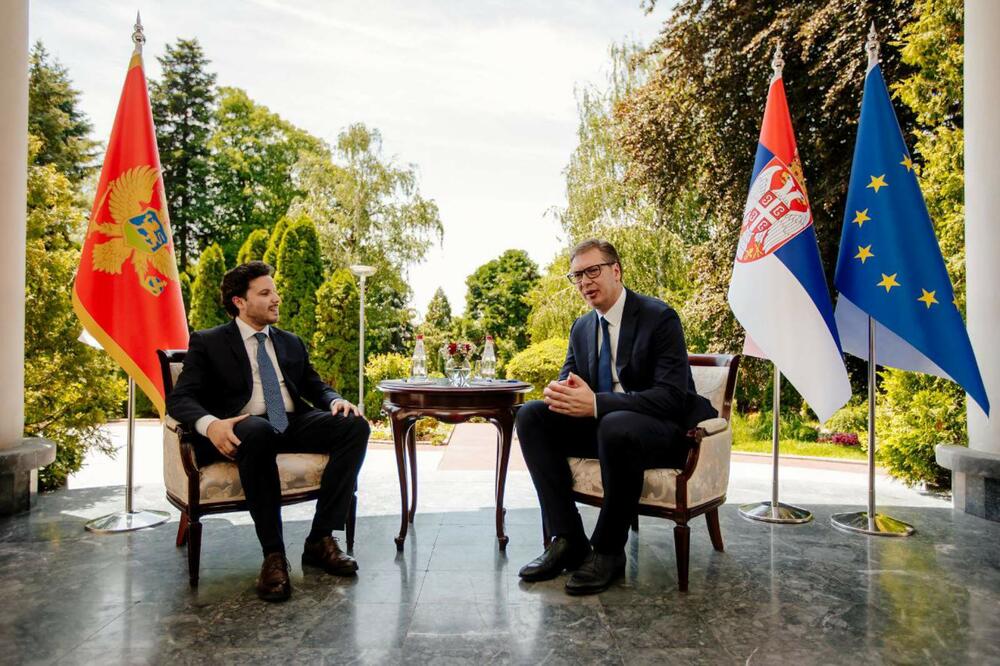 Počeo sastanak Abazovića i Vučića