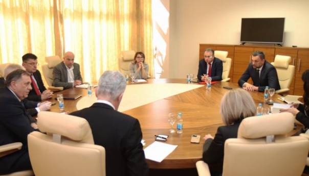 Počeo sastanak Dodika, Čovića, Nikšića i Konakovića