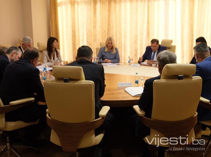 Počeo sastanak državne koalicije - SNSD-a, HDZ-a i Trojke