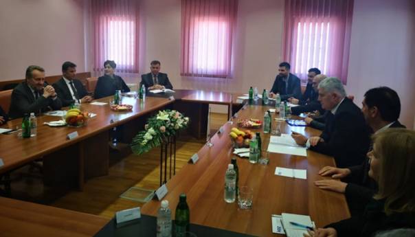 Počeo sastanak HDZ-a i SDA u Mostaru