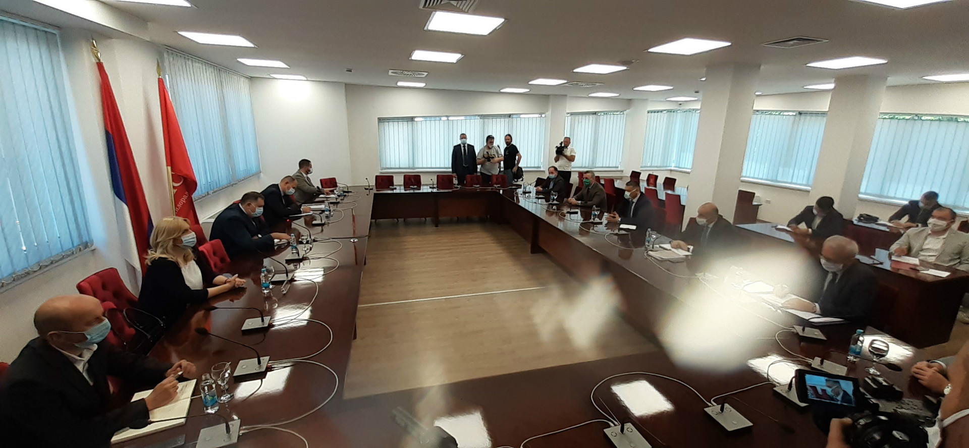 Počeo sastanak predstavnika SNSD-a i DNS-a