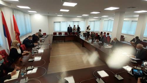 Počeo sastanak predstavnika SNSD-a i DNS-a