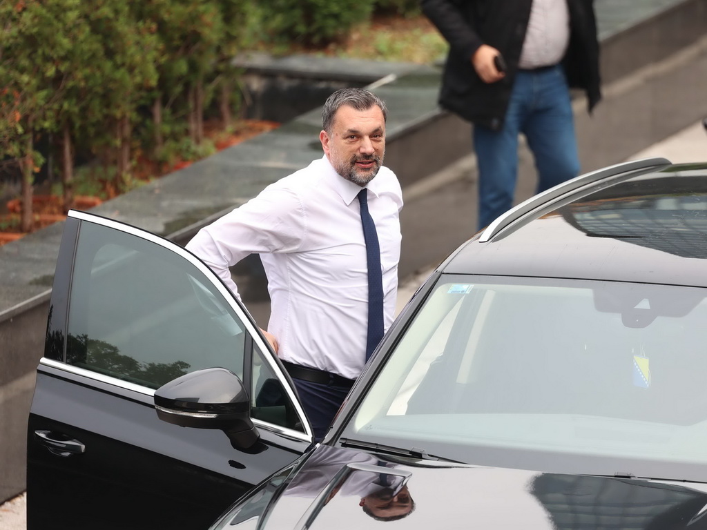 Počeo sastanak Trojke i HDZ-a u Sarajevu, otkazan press