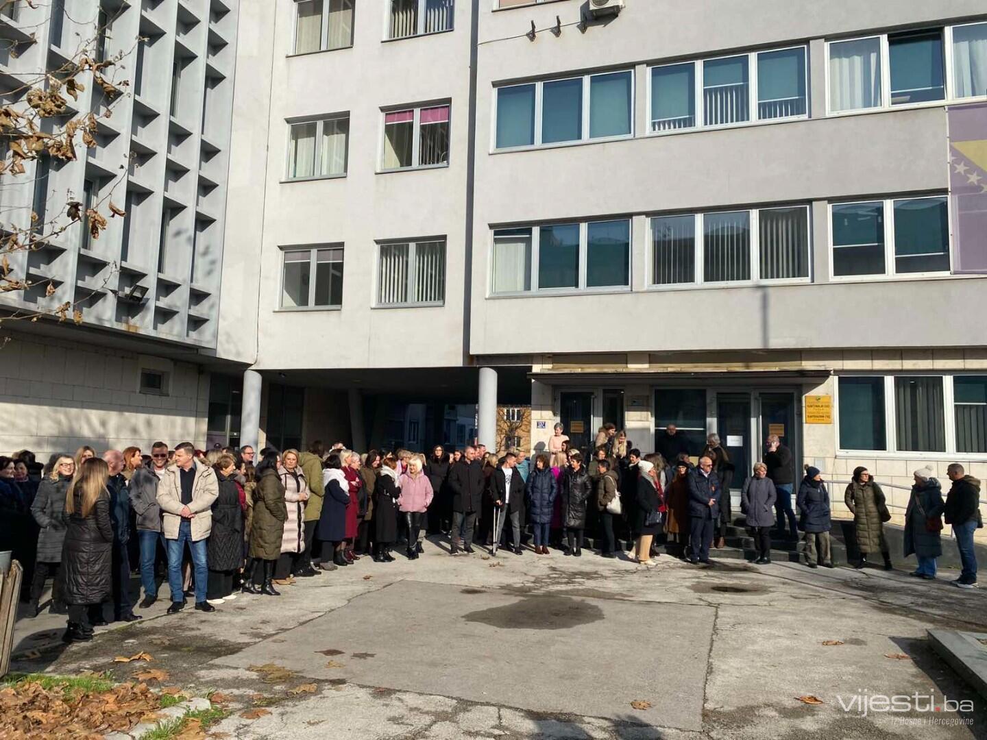 Počeo štrajk radnika u pravosuđu TK: Plate tek iznad minimalca