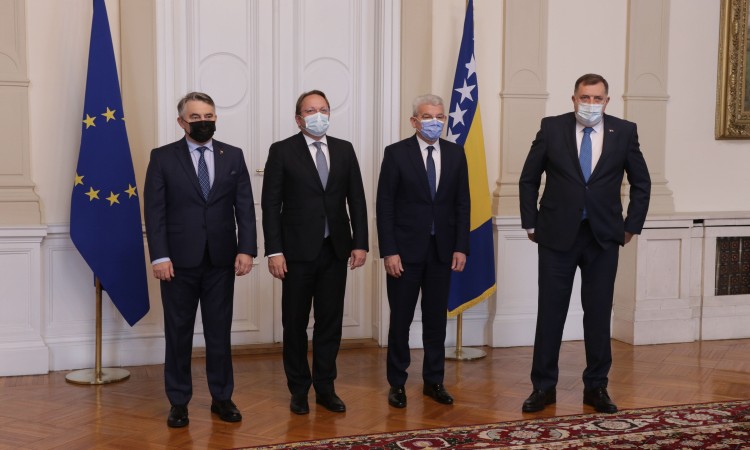 Susret članova Predsjedništva BiH s Varhelyijem