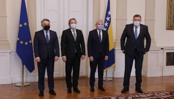 Susret članova Predsjedništva BiH s Varhelyijem