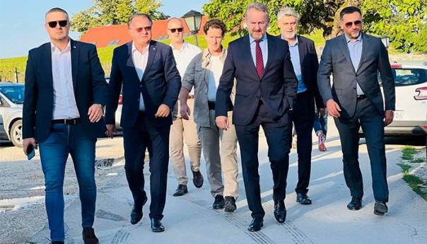 Počeo veliki skup 'Pokreta za državu' u Banja Luci