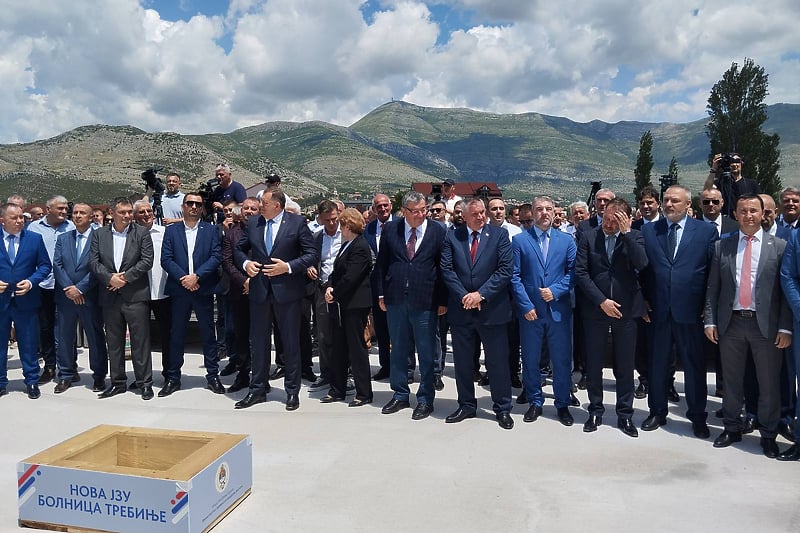 Počinje izgradnja bolnice u Trebinju, zvaničnici iz RS-a položili kamen temeljac