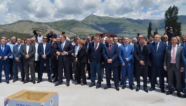 Počinje izgradnja bolnice u Trebinju, zvaničnici iz RS-a položili kamen temeljac