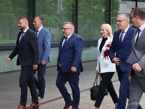 Počinje sastanak stranaka u Sarajevu, pogledajte ko je stigao