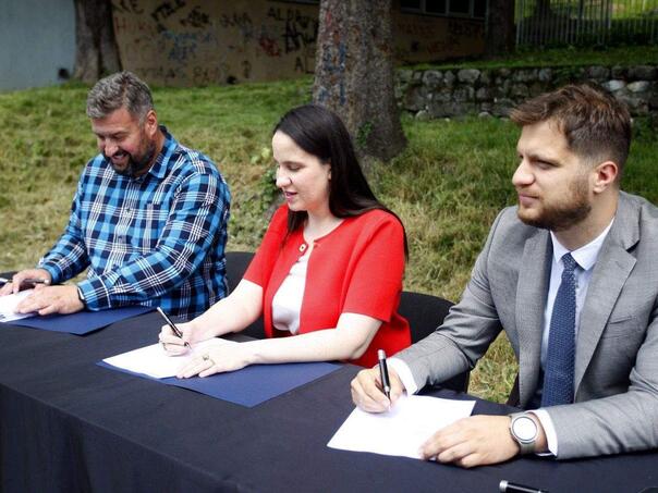 Počinju radovi na sanaciji terena i dječijeg igrališta u sklopu MZ Medrese