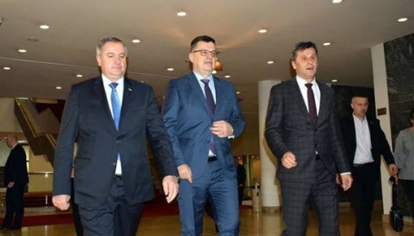 Podaci o prihodima UIO otkrili ekonomsku premoć Federacije nad RS