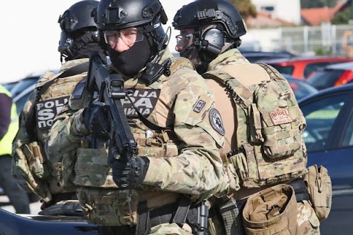 Podataka o SIPA-inom vozilu: Policijski službenik iz Gruda optužen za otkrivanje službene informacije