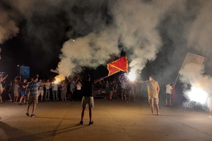 Podgorica: Opozicija poziva da se slavlje nastavi kod kuće