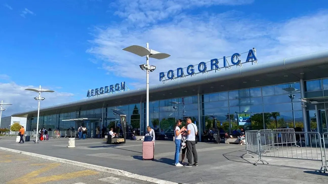 Podgorica: Stjuardesa spasila život putniku, tri puta ga oživjela