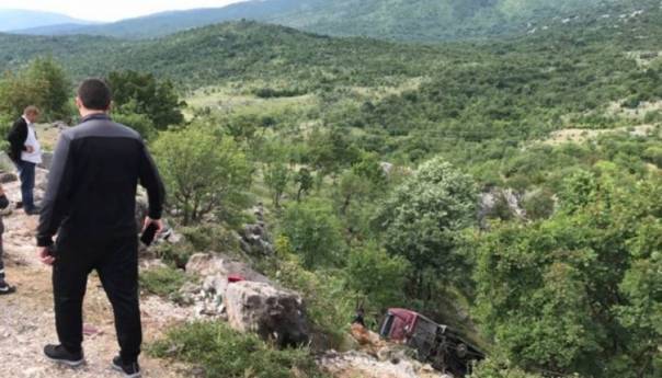 Teška autobuska nesreća u Crnoj Gori, dvije osobe poginule