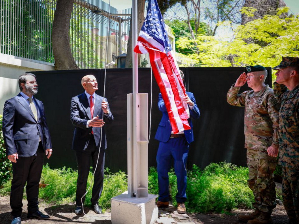 Podignuta američka zastava na rezidenciji u Damasku