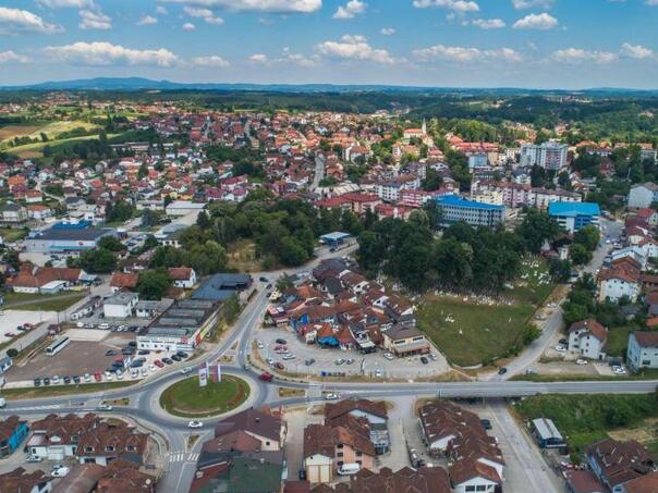 Podlegao pješak iz Prnjavora kojeg je udario automobil