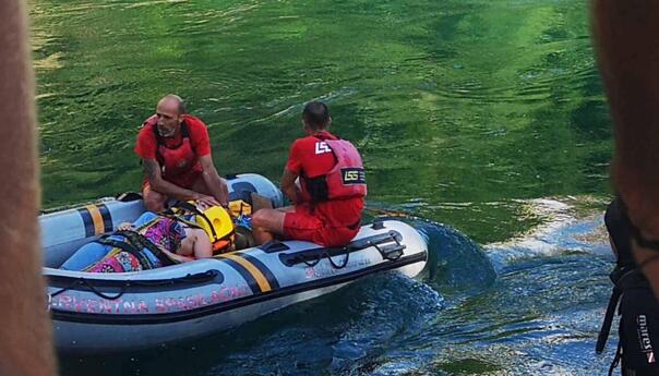 Preminula žena koja je nakon skokova sa Starog mosta pala niz stijene u Neretvu
