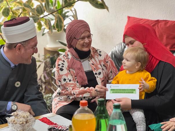 Poklon reisul-uleme porodicama na području Muftijstva tuzlanskog Poklon reisul-uleme porodicama na području Muftijstva tuzlanskog