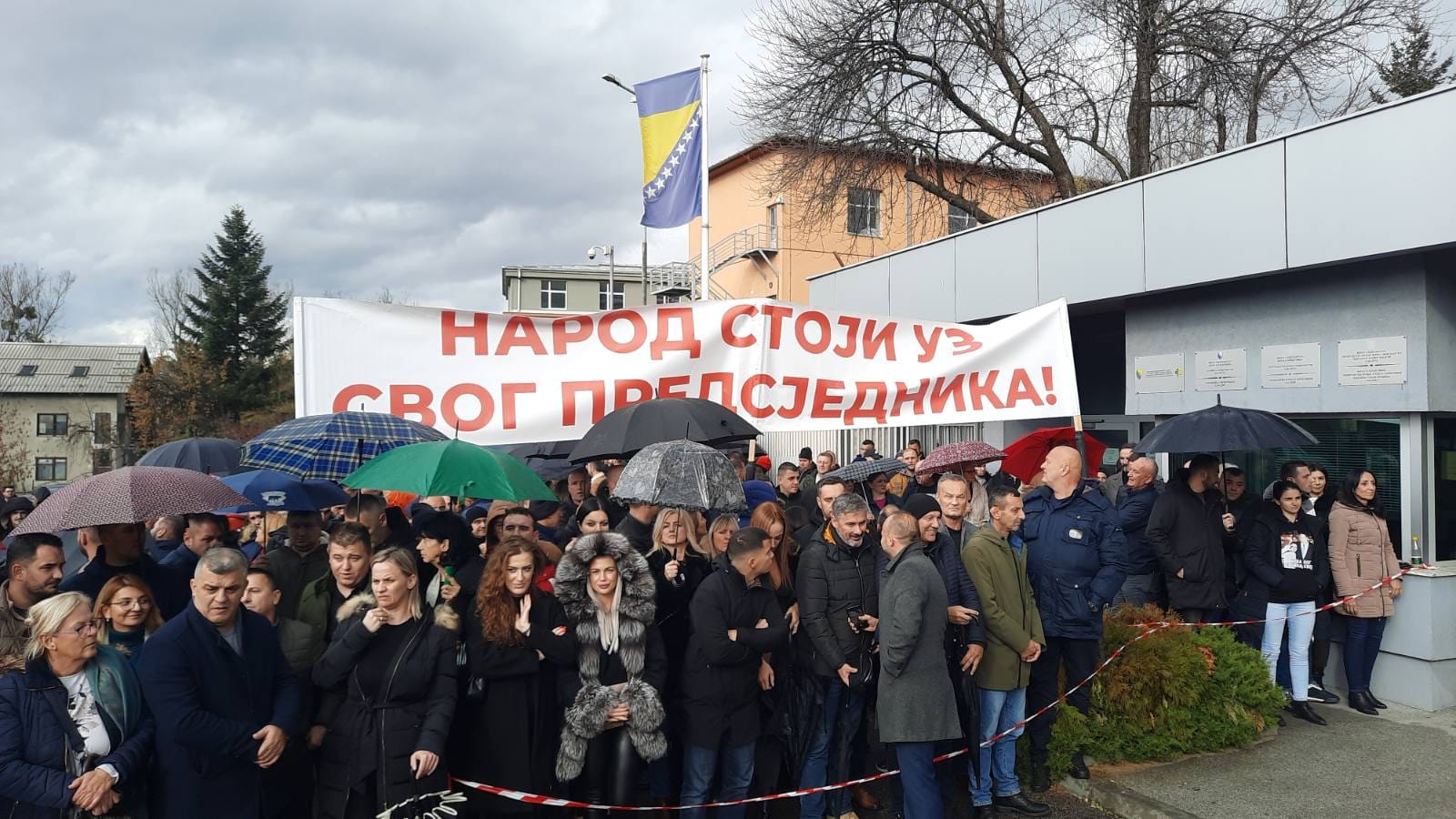 'Podrška' ne jenjava: Dodikove pristalice i danas pred Sudom BiH