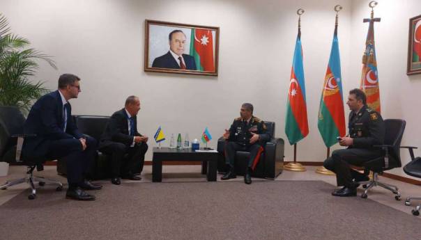 Podžić i Hasanov o uspostavljanju bilateralno-vojne saradnje BiH i Azerbejdžana