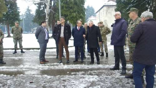 Podžić općini na privremeno korištenje predao sportske terene u krugu vojarne