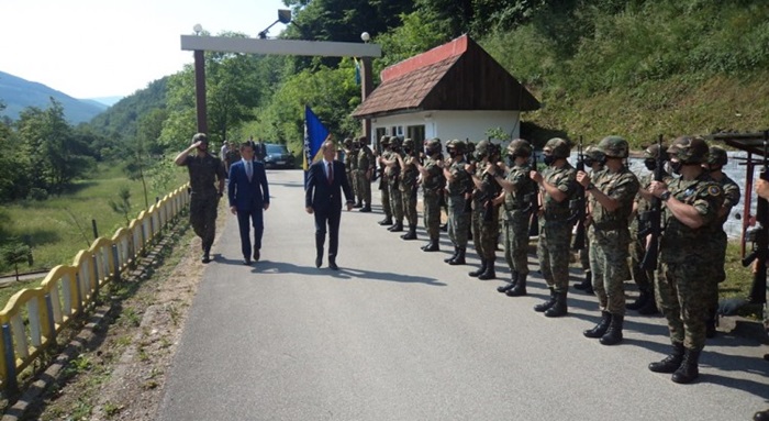 Podžić posjetio kasarnu OSBiH 'Kosova' u Ustikolini